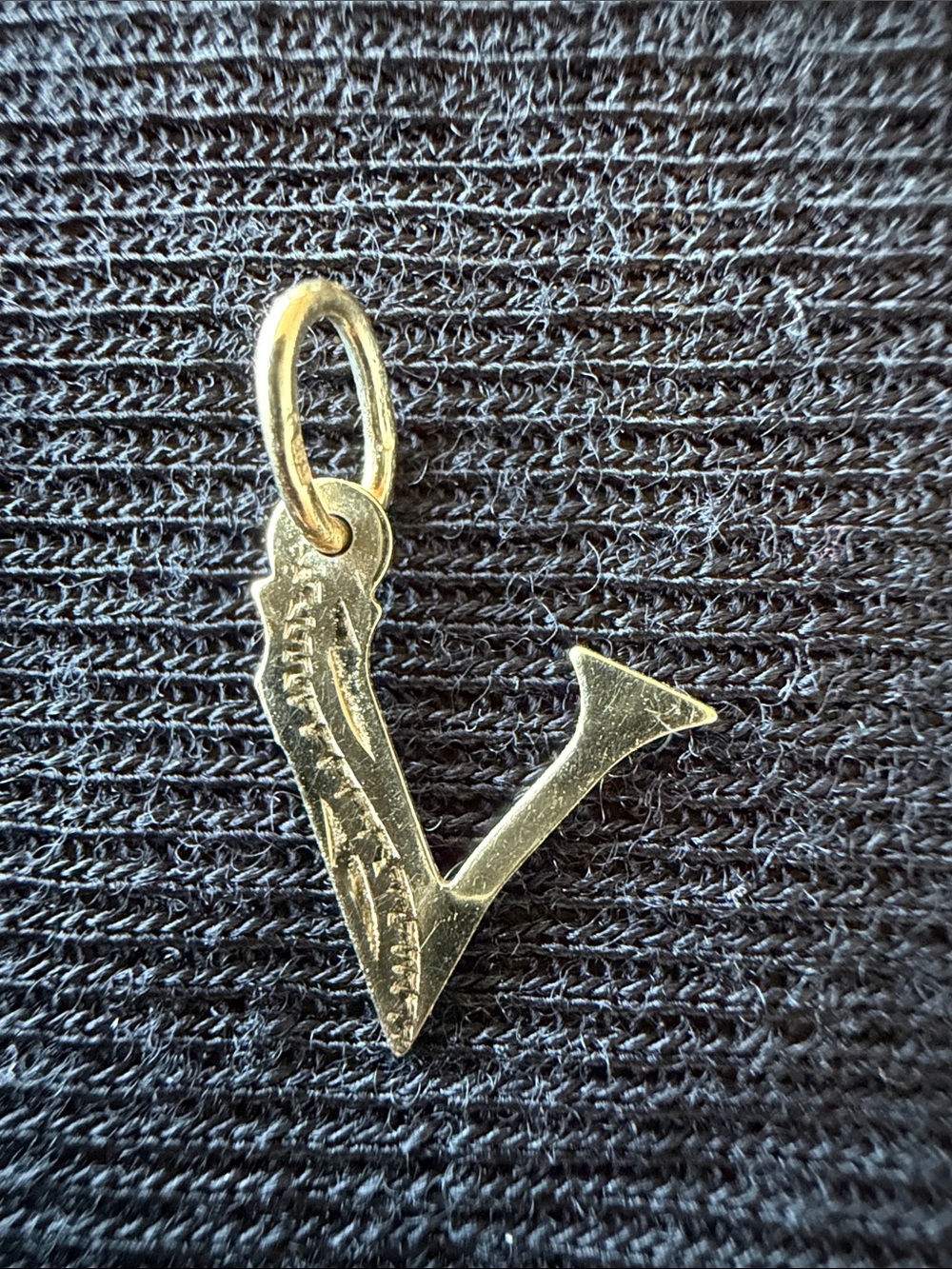 Contemporary 14K gold Victory / letter V pendant
